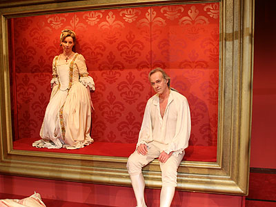 Szenenfoto aus der Produktion Gef�hrliche Liebschaften  &copy; Kom�die D�sseldorf/Theatergastspiele Kempf GmbH